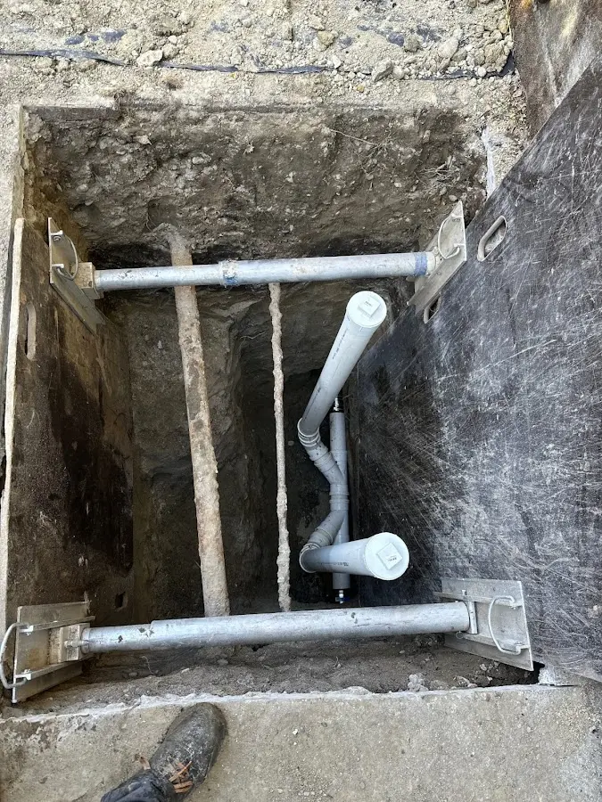 Experienced plumber completing Drain Cleaning work in Tucson Estates